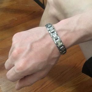 Men’s titanium bracelet with diamonds